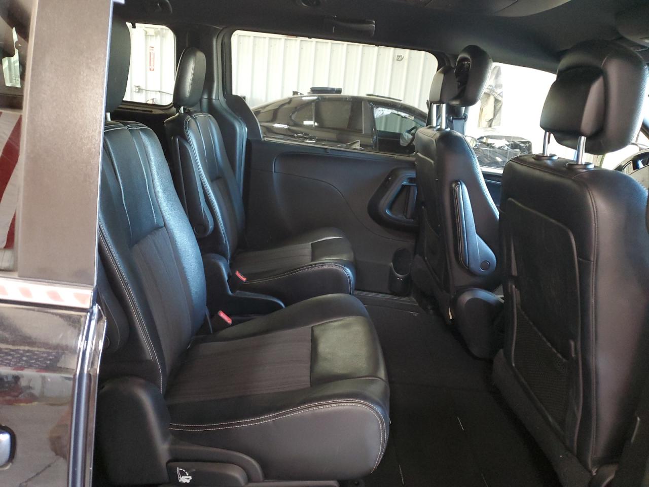 2015 Chrysler Town & Country S VIN: 2C4RC1HG0FR526164 Lot: 82346845