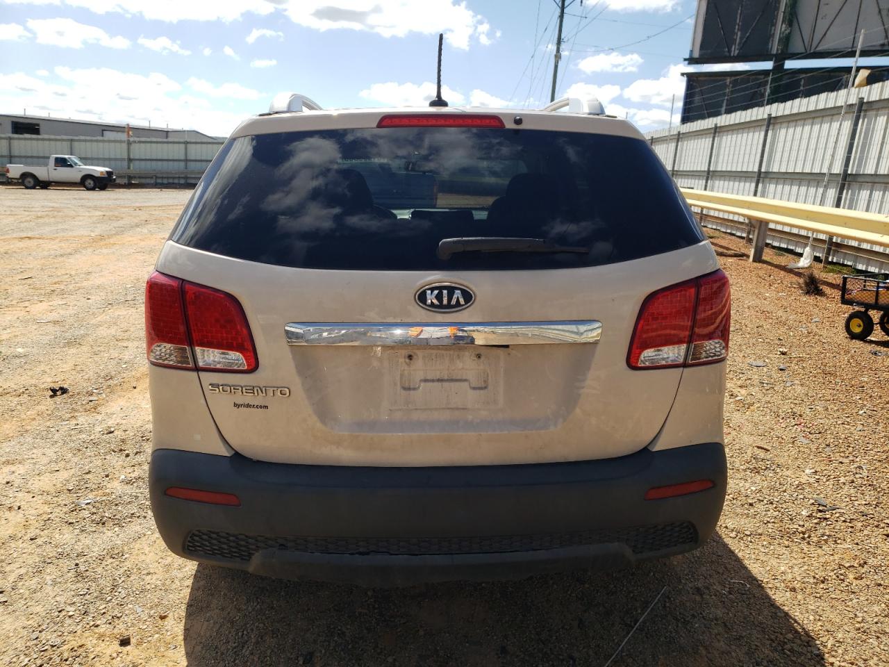 2011 Kia Sorento Base VIN: 5XYKTDA23BG060827 Lot: 81999365