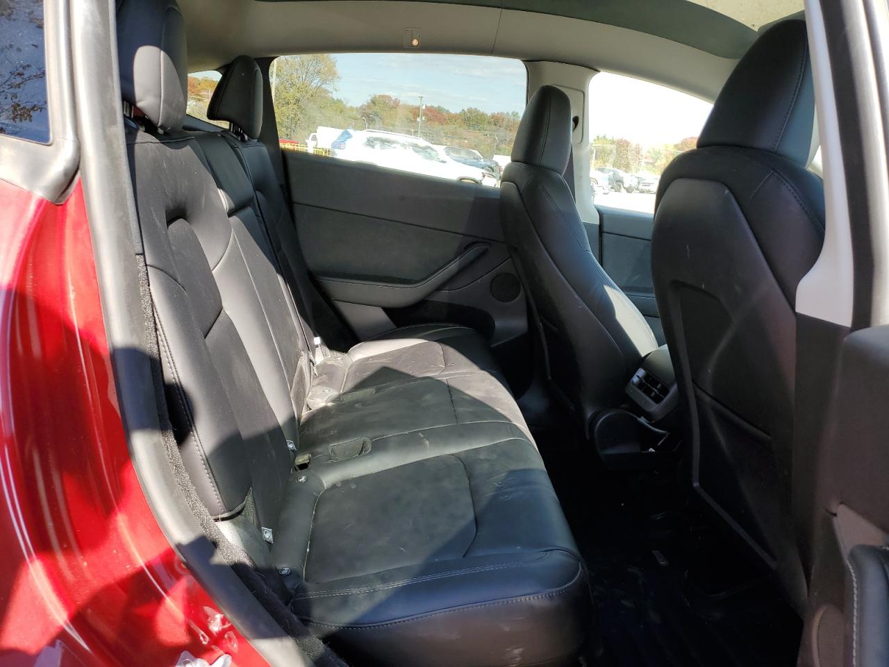 2024 Tesla Model Y VIN: 7SAYGDEEXRF198856 Lot: 90232255