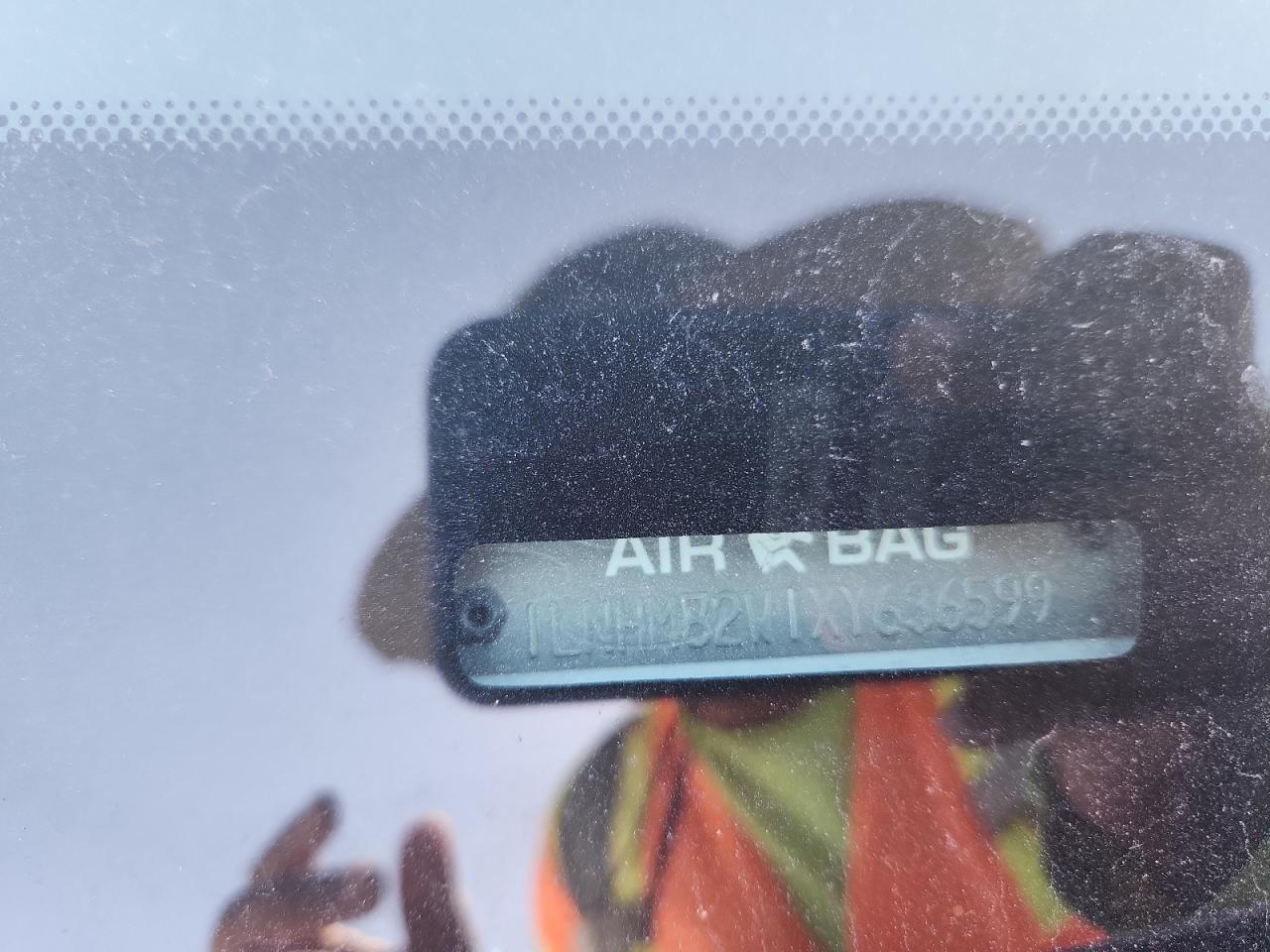 1999 Lincoln Town Car Signature VIN: 1LNHM82W1XY636599 Lot: 87484665