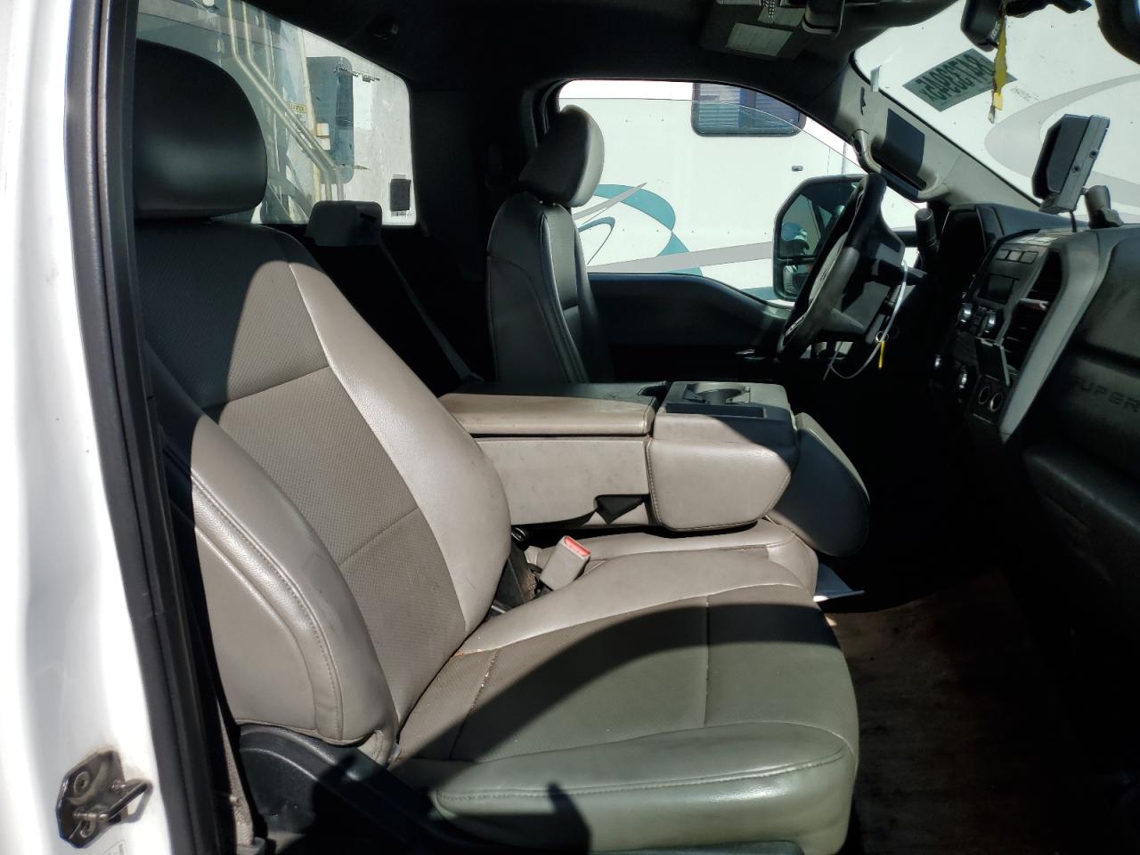 2017 Ford F550 Super Duty VIN: 1FDUF5GT8HEB41700 Lot: 84733945