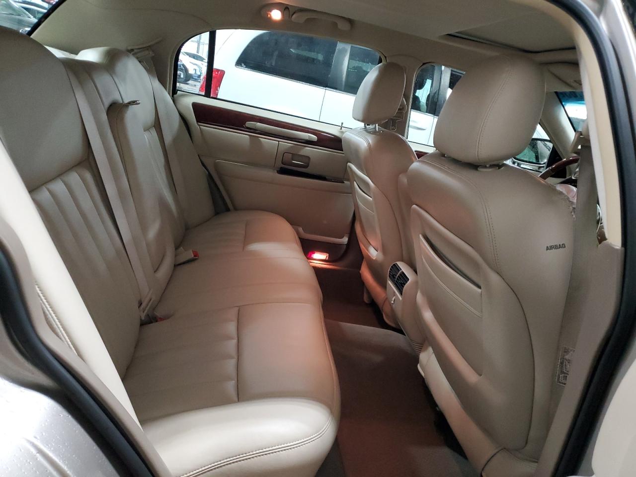 2003 Lincoln Town Car Signature VIN: 1LNHM82W13Y656488 Lot: 86222165