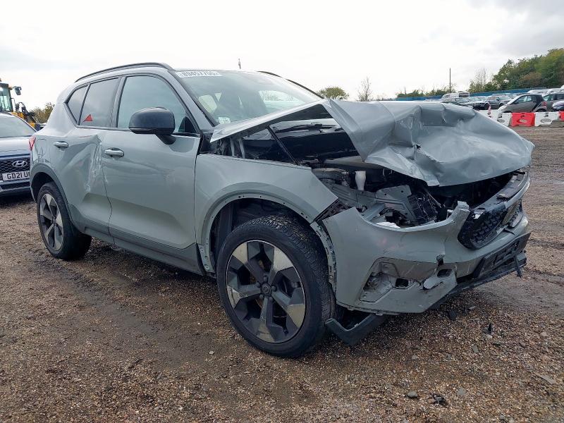 2024 VOLVO XC40 2.0 B3P PLUS DARK 5DR AUTO