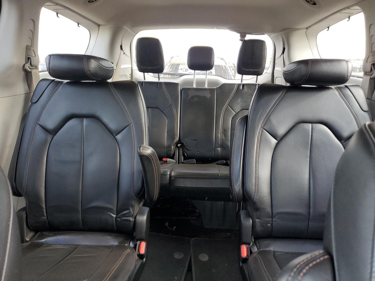 2018 Chrysler Pacifica Touring L VIN: 2C4RC1BG0JR210992 Lot: 90378685