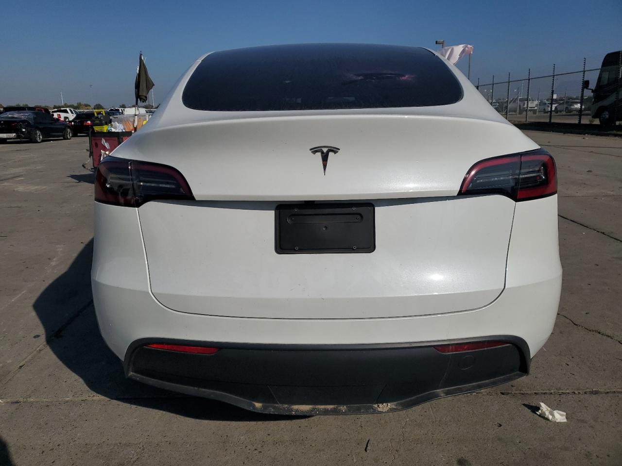 2024 Tesla Model Y VIN: 7SAYGDED4RF184698 Lot: 89866565