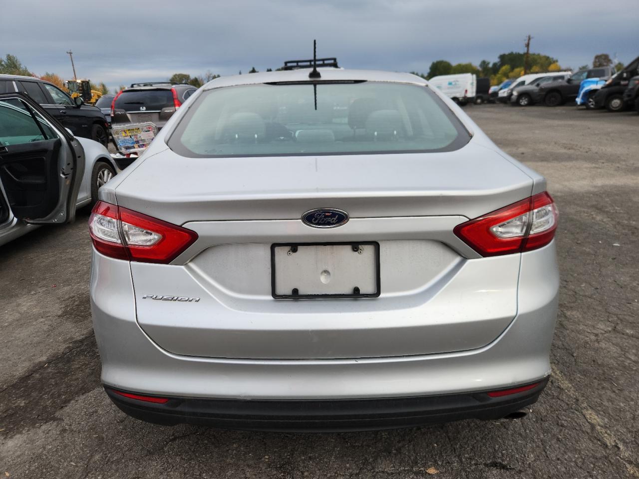 2013 Ford Fusion S VIN: 3FA6P0G72DR262820 Lot: 90298485