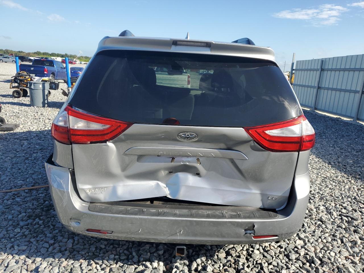 2018 Toyota Sienna Le VIN: 5TDKZ3DC5JS945139 Lot: 84890405