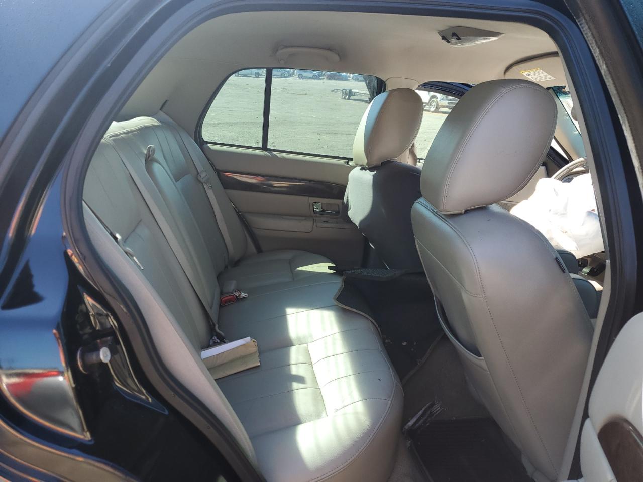 2011 Mercury Grand Marquis Ls VIN: 2MEBM7FV5BX610942 Lot: 90870695