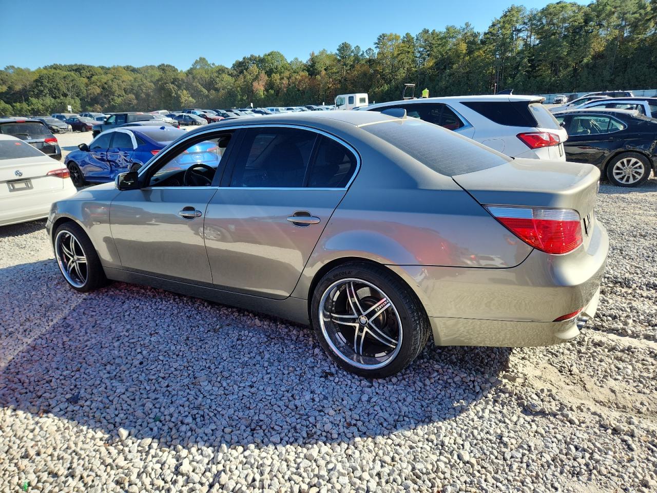 Фото: WBANF735X6CU20647