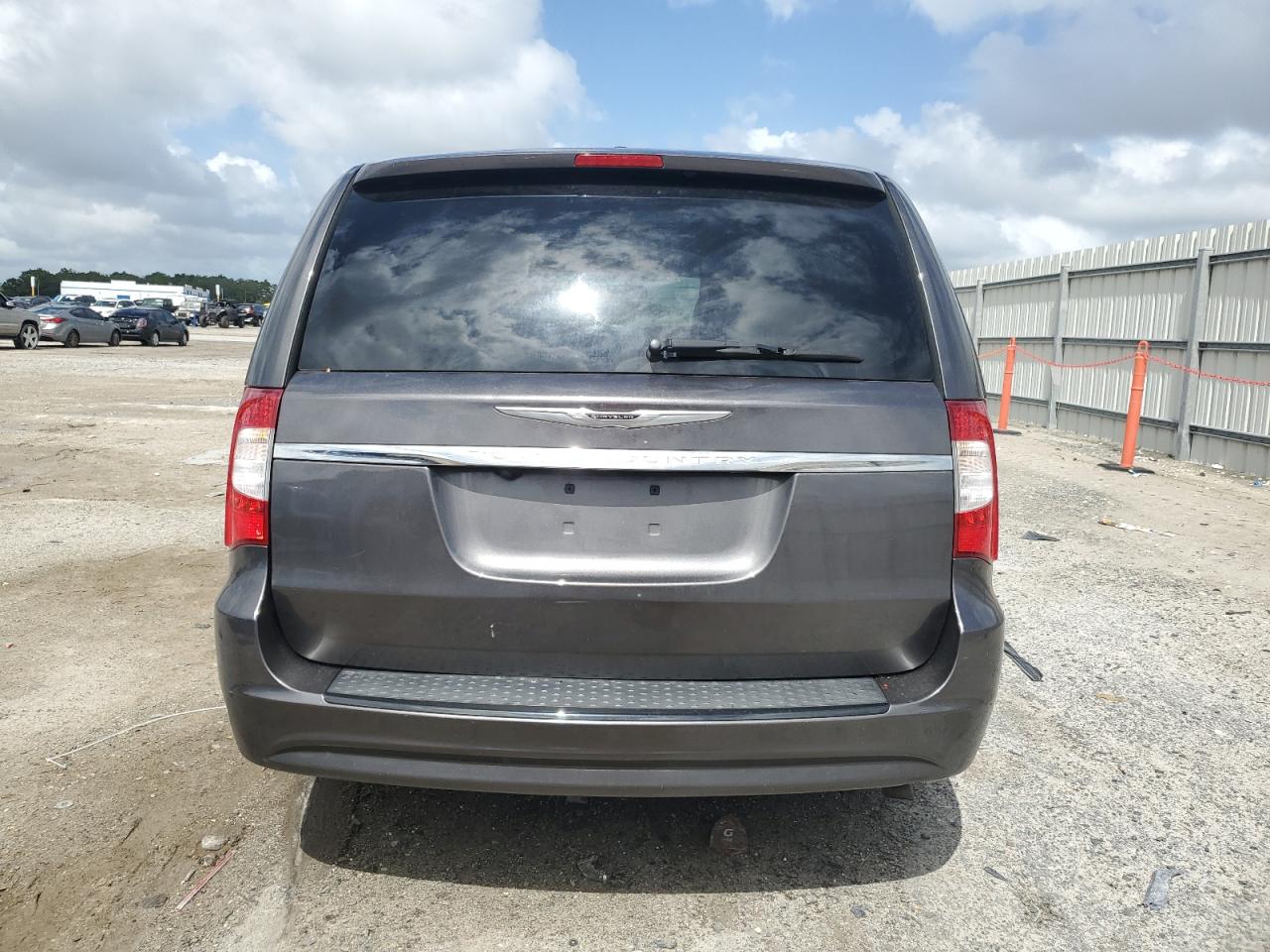 2016 Chrysler Town & Country S VIN: 2C4RC1HG6GR208065 Lot: 85126935