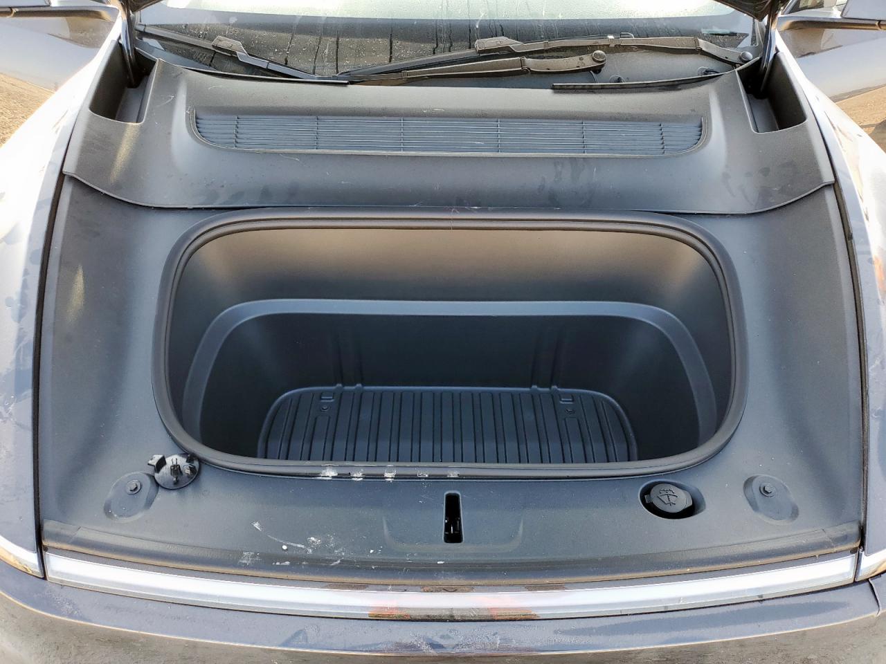 2026 Tesla Model Y VIN: 7SAYGDED0TA431512 Lot: 85927255