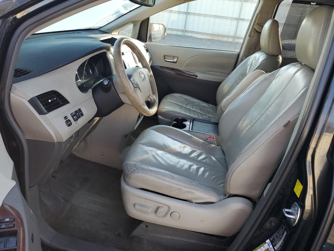 2011 Toyota Sienna Xle VIN: 5TDYK3DCXBS134677 Lot: 84698595