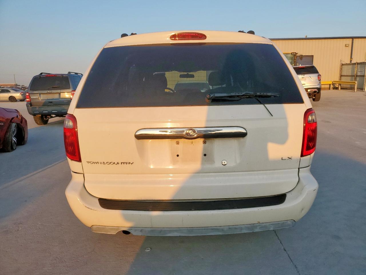 2005 Chrysler Town & Country Lx VIN: 2C8GP44R35R126519 Lot: 84928545