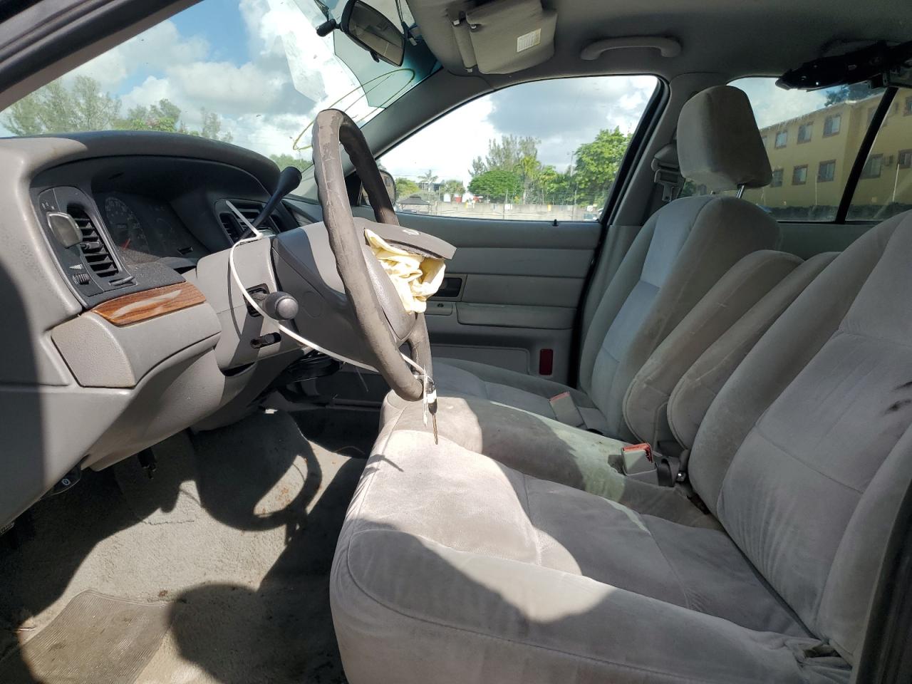 2004 Ford Crown Victoria VIN: 2FAFP73W94X143850 Lot: 71508995