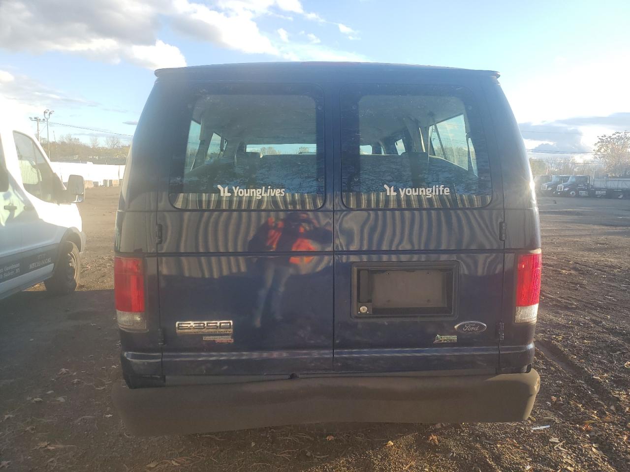 2009 Ford Econoline E350 Super Duty Wagon VIN: 1FBNE31L69DA18126 Lot: 89825095