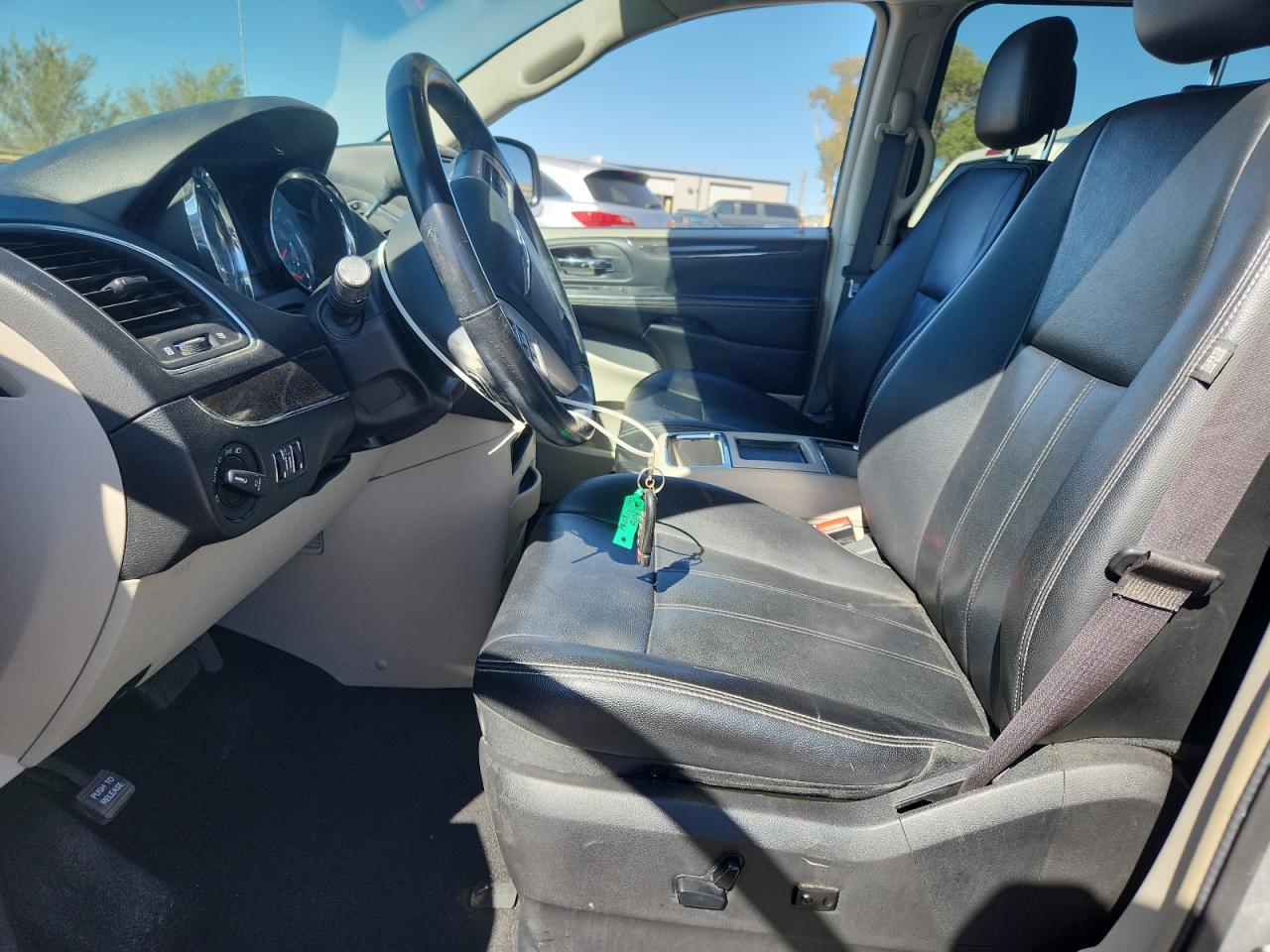 2016 Chrysler Town & Country Touring VIN: 2C4RC1BGXGR308064 Lot: 82257455