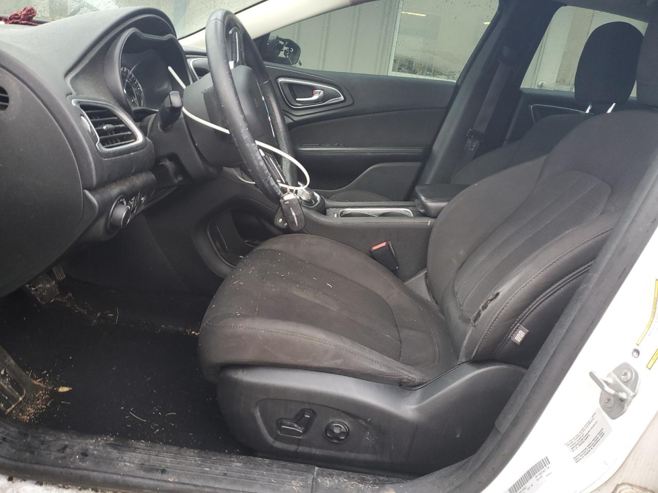 2015 Chrysler 200 Limited VIN: 1C3CCCABXFN599611 Lot: 90377655