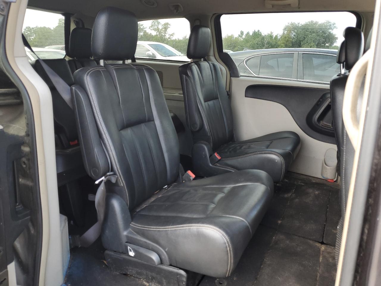 2015 Chrysler Town & Country Touring VIN: 2C4RC1BG2FR587718 Lot: 84927375