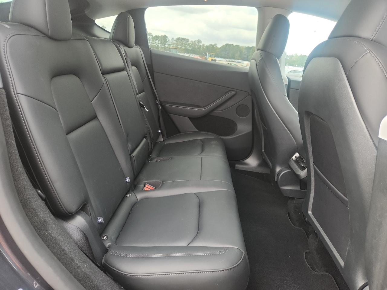 2025 Tesla Model Y VIN: 7SAYGDEE4SA360130 Lot: 81943085