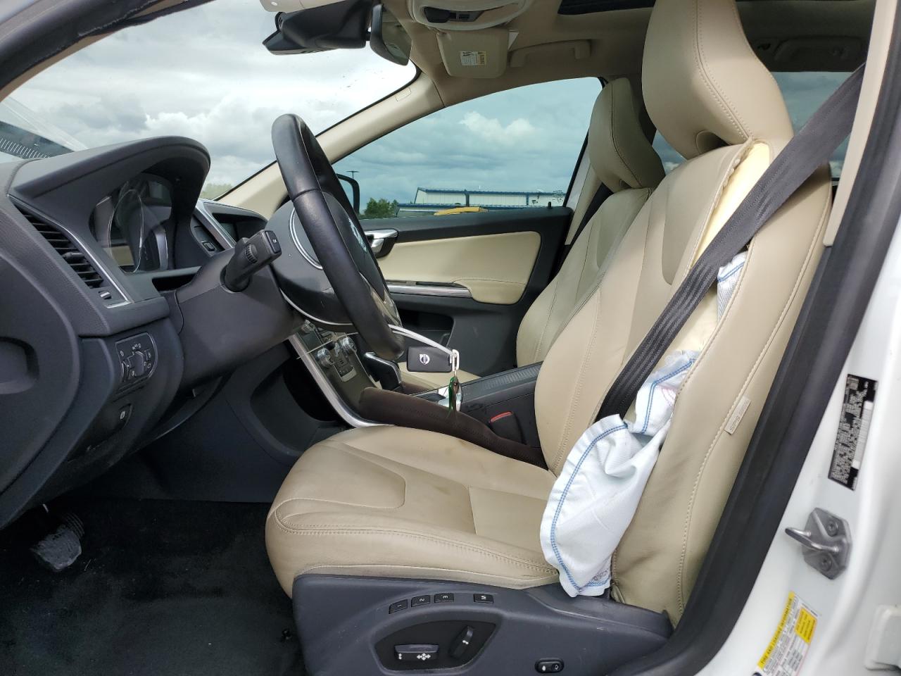 2016 Volvo Xc60 T5 Premier VIN: YV440MDK8G2857828 Lot: 85480525