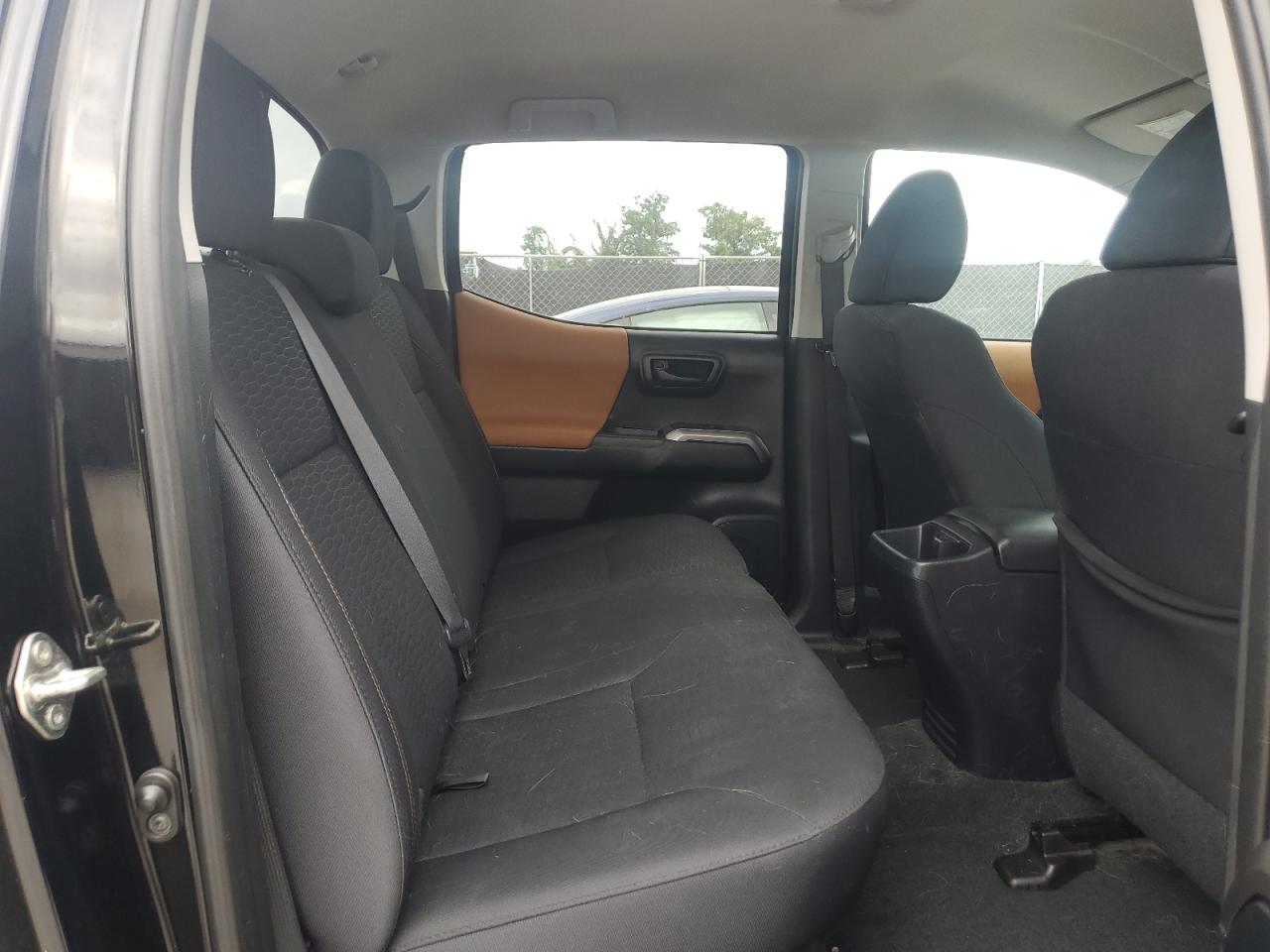 2017 Toyota Tacoma Double Cab VIN: 5TFAZ5CN1HX027340 Lot: 82281075