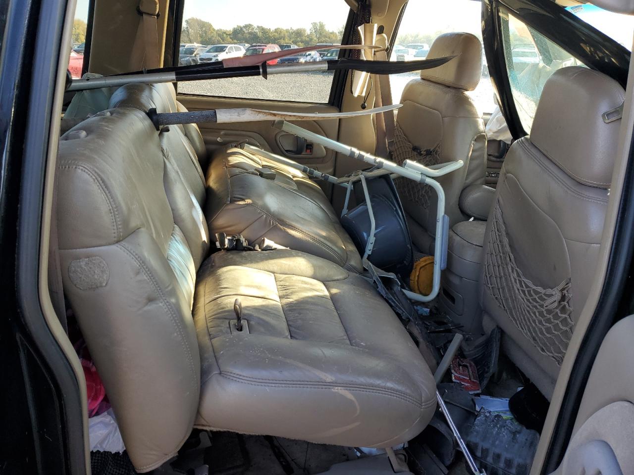 1999 GMC Suburban K2500 VIN: 3GKGK26J9XG527906 Lot: 90121165