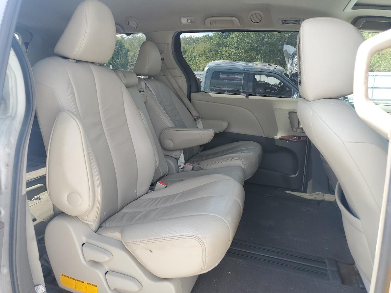2012 Toyota Sienna Xle VIN: 5TDYK3DC9CS220211 Lot: 84572105