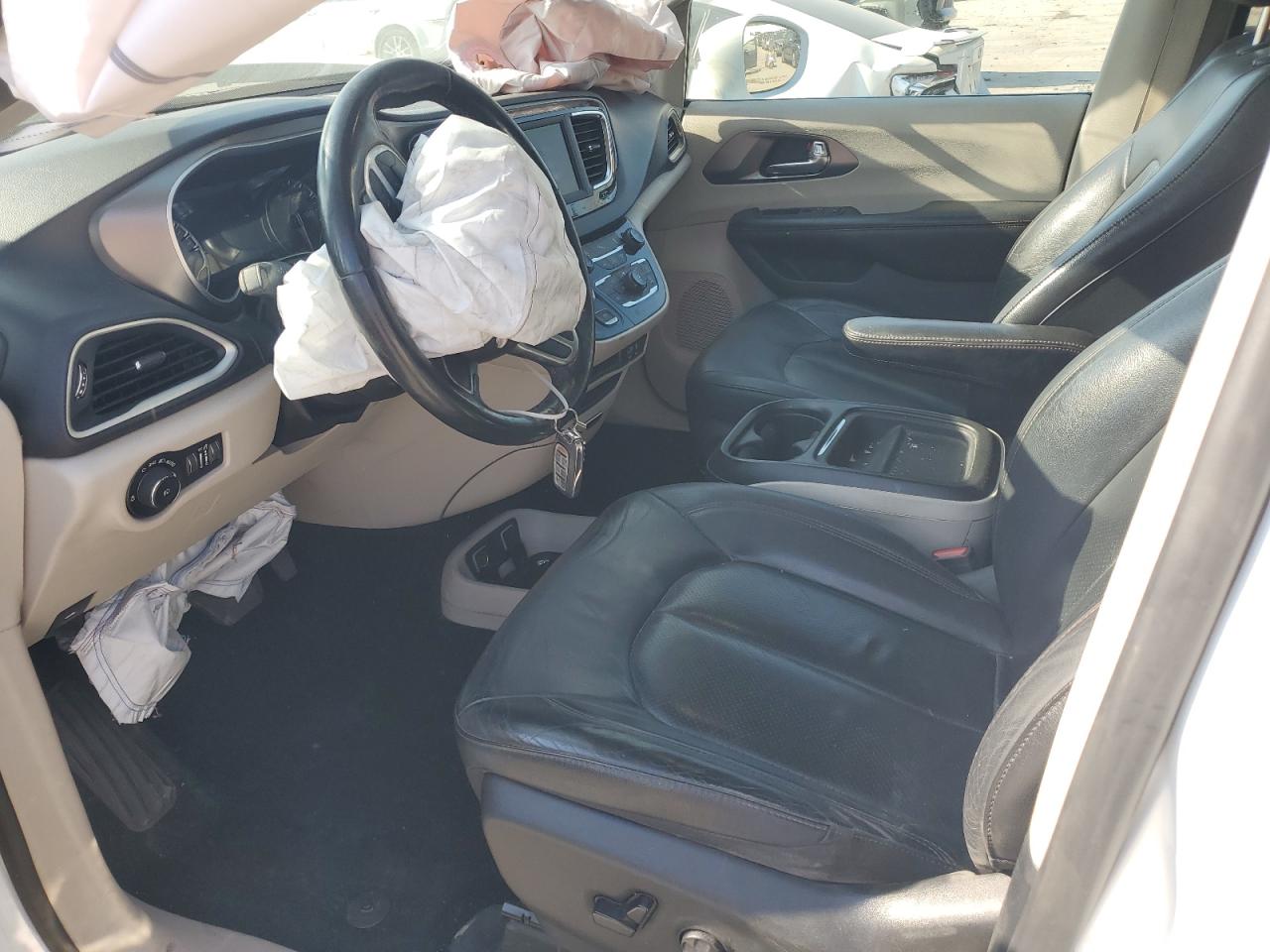 2020 Chrysler Pacifica Touring L VIN: 2C4RC1BG8LR124817 Lot: 86405035