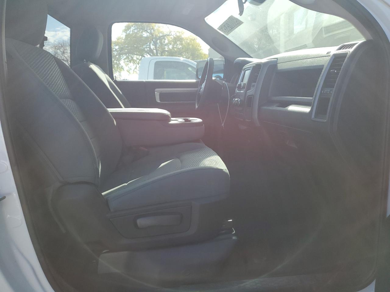 2019 Ram 1500 Classic Tradesman VIN: 3C6JR6DT8KG671410 Lot: 90087535