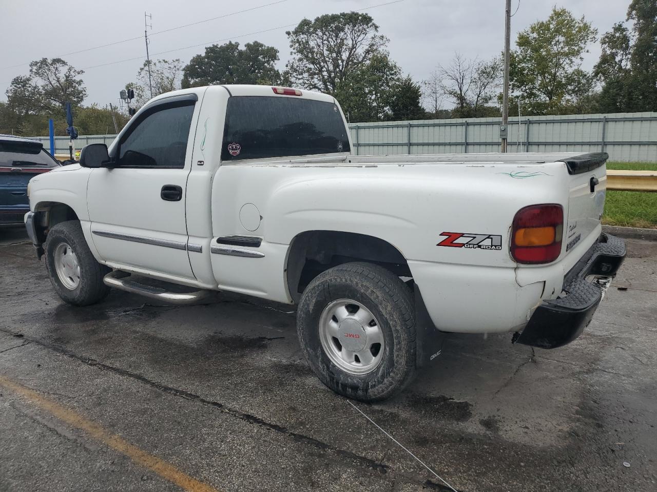2002 GMC New Sierra K1500 white pickup gas 1GTEK14T82Z207695 photo #3