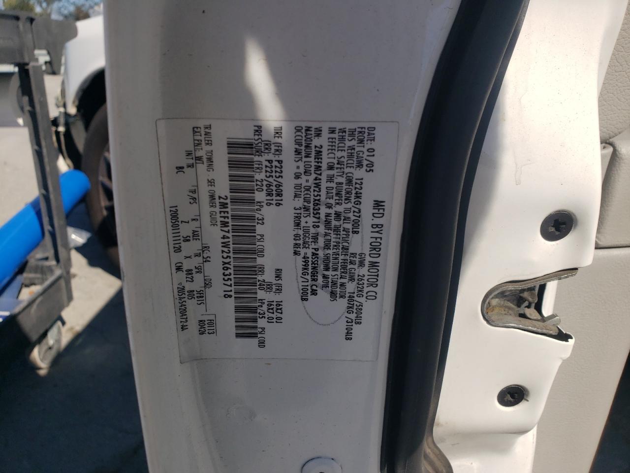 2005 Mercury Marquis VIN: 2MEFM74W25X635718 Lot: 82423115