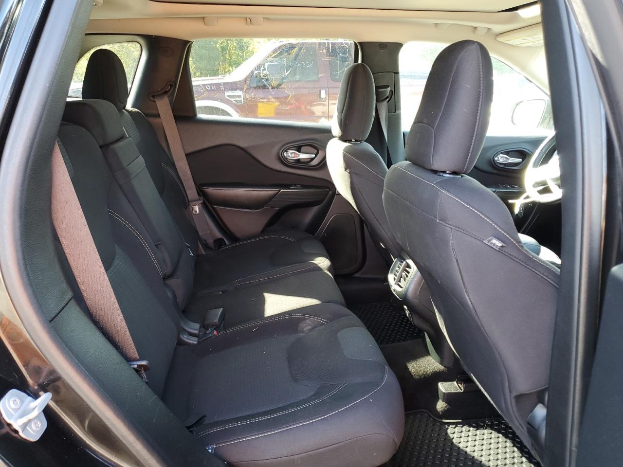 2016 Jeep Cherokee Latitude VIN: 1C4PJMCB9GW117969 Lot: 85132055