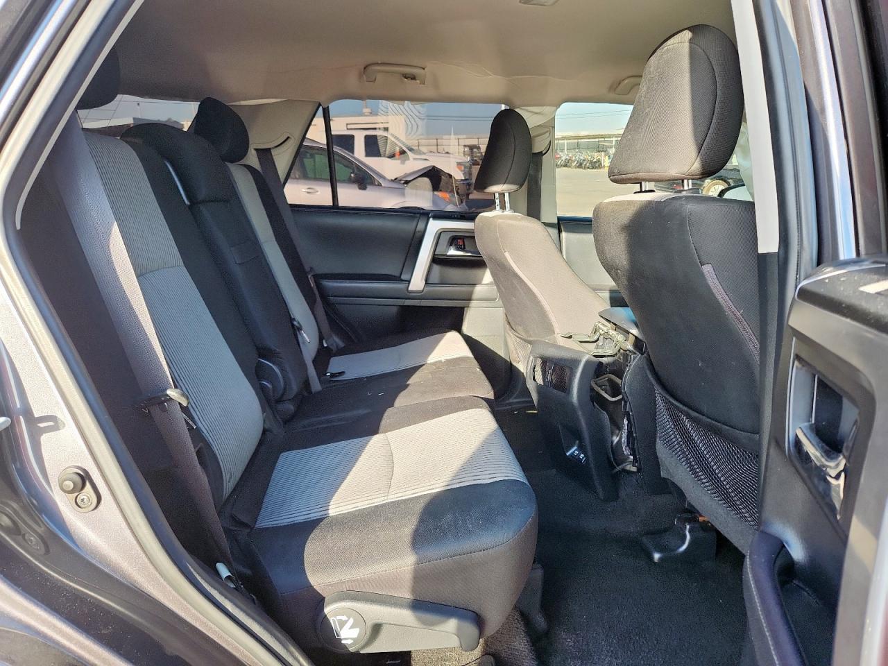 2021 Toyota 4Runner Sr5 VIN: JTEEU5JR1M5237573 Lot: 82318735