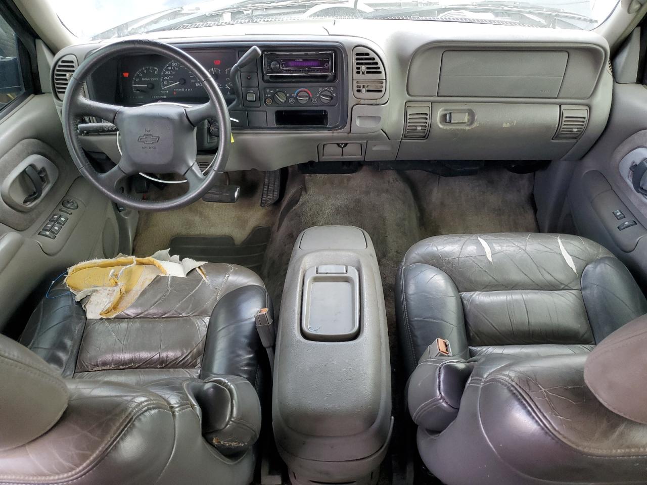 2000 Chevrolet Tahoe C1500 VIN: 1GNEC13RXYR113305 Lot: 82353245