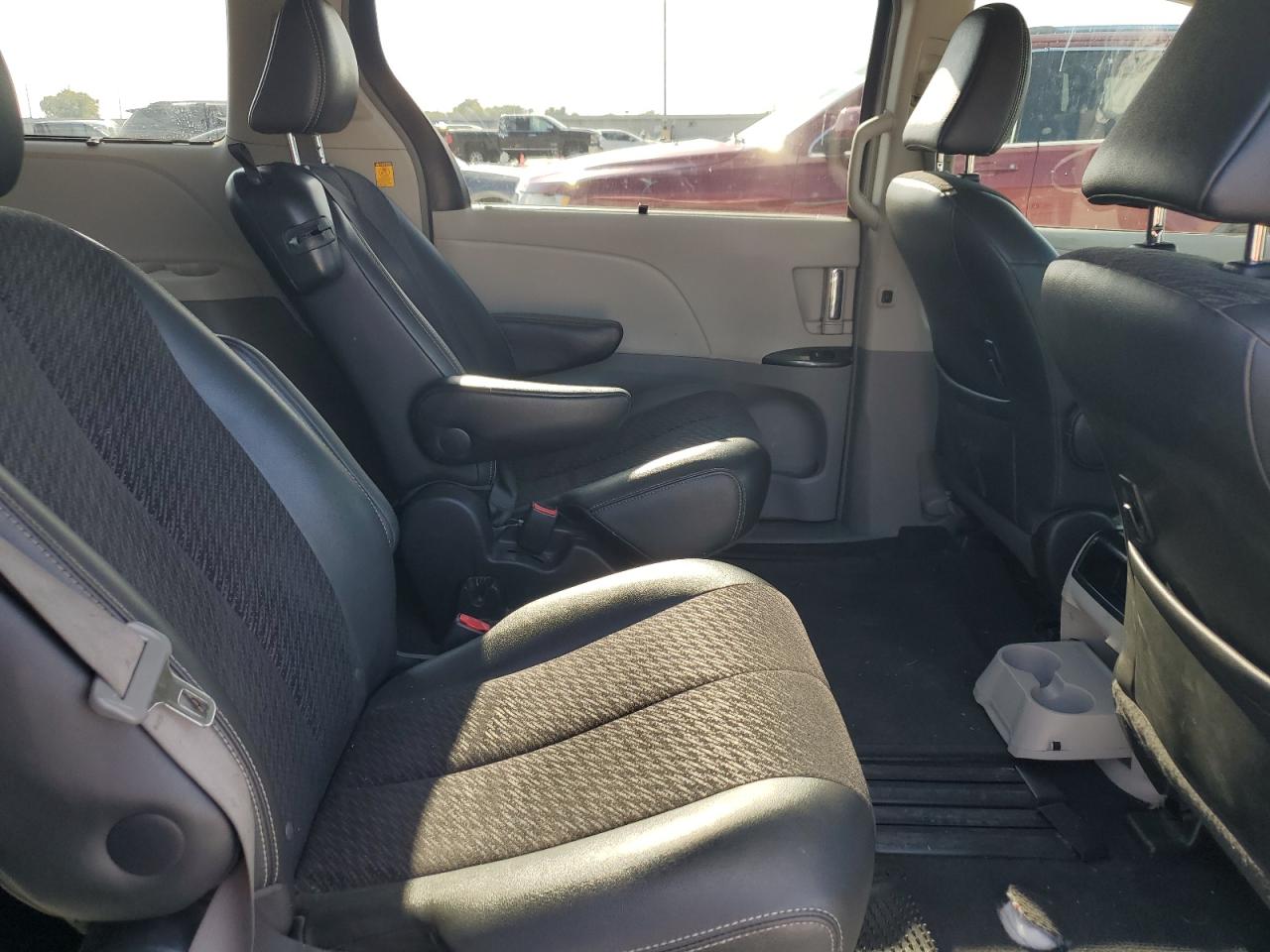 2011 Toyota Sienna Sport VIN: 5TDXK3DC1BS041655 Lot: 90010375