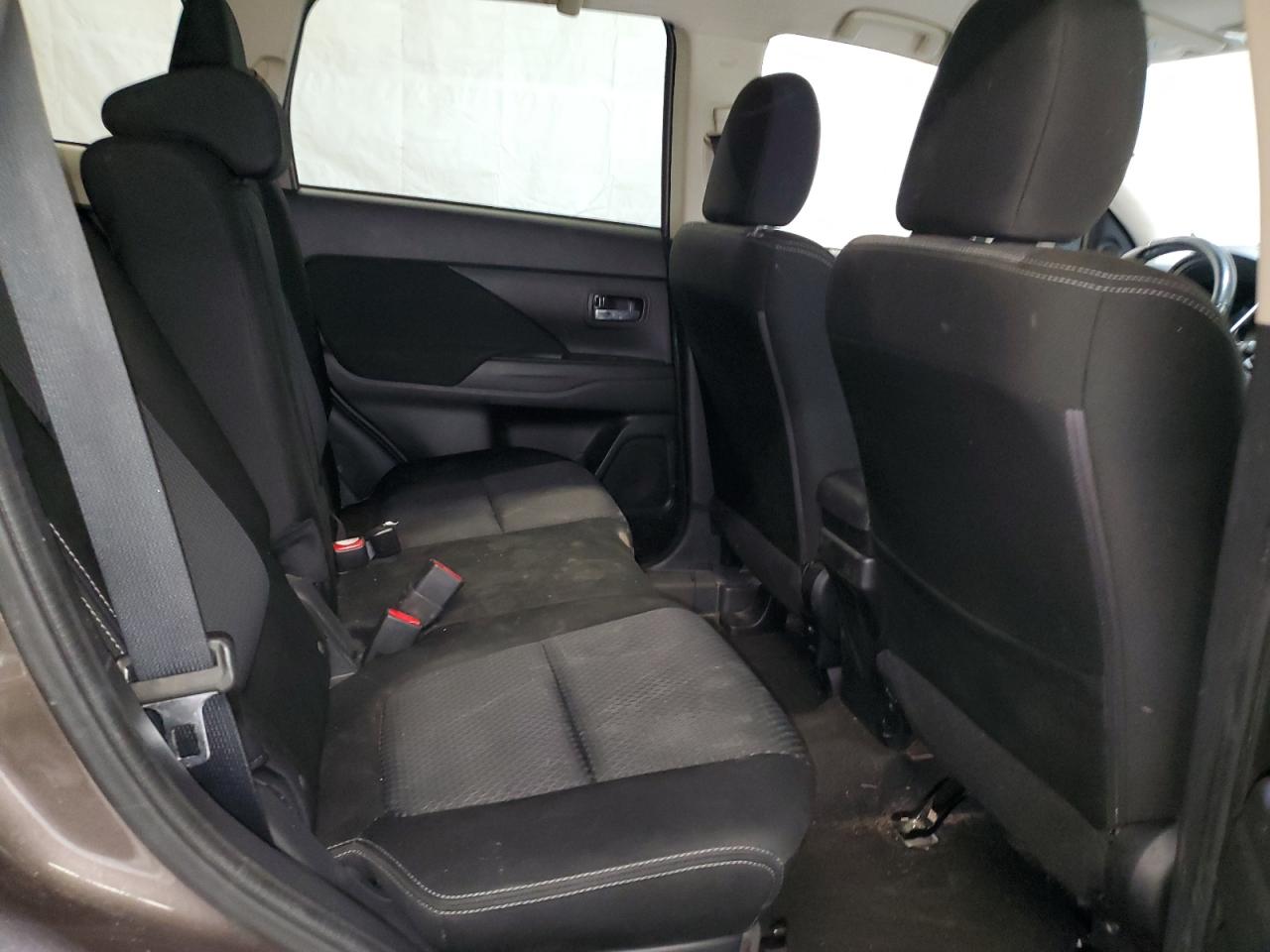 2017 Mitsubishi Outlander Es VIN: JA4AZ2A31HZ012660 Lot: 82304005