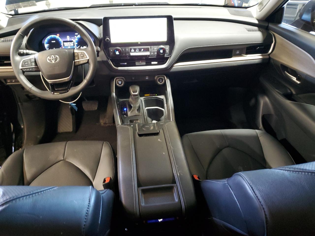 2024 Toyota Grand Highlander Xle VIN: 5TDAAAA57RS018068 Lot: 85560905