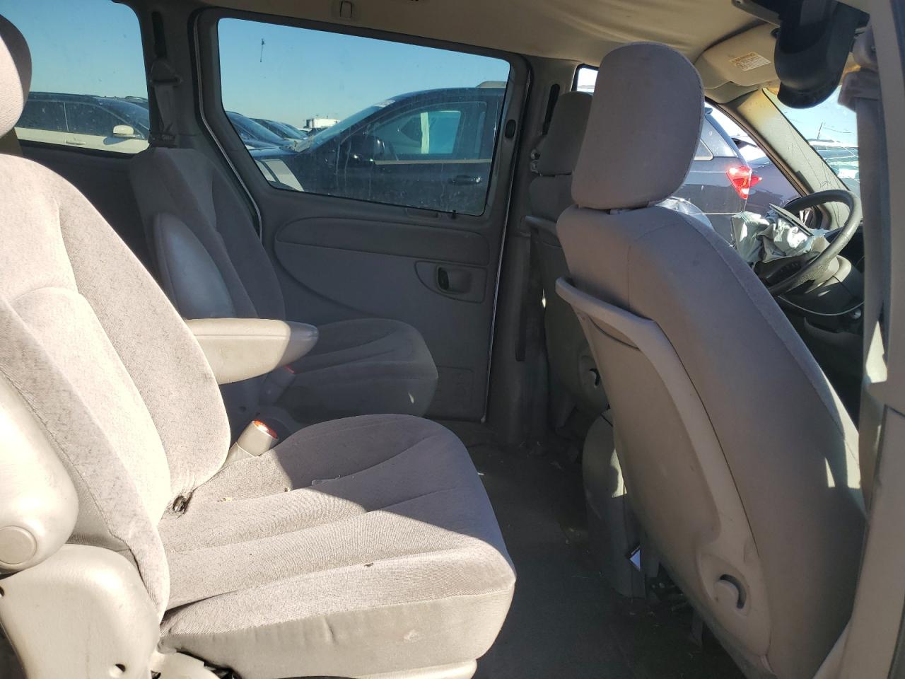 2002 Dodge Grand Caravan Sport VIN: 1B4GP443X2B525609 Lot: 82737265