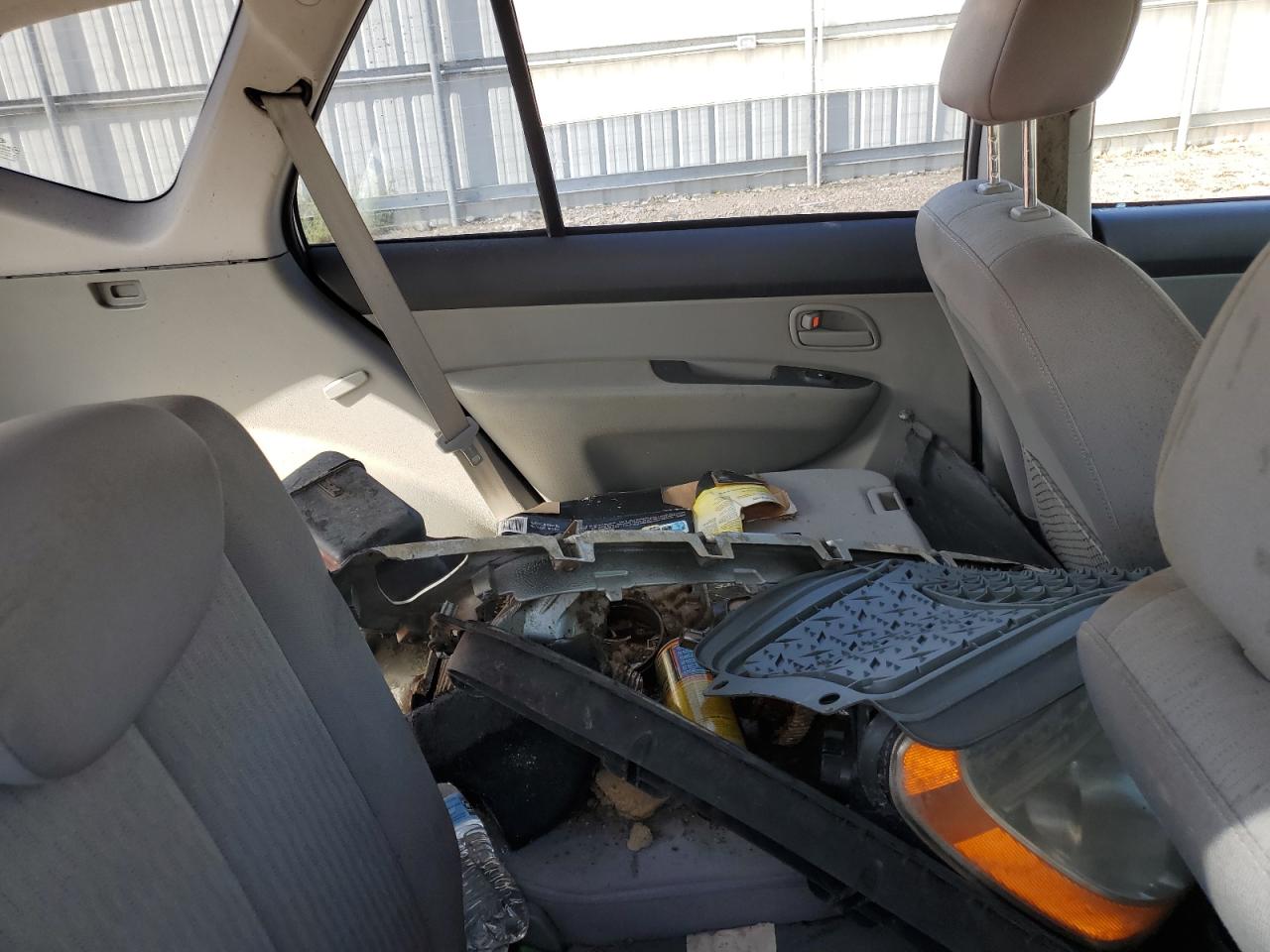 2008 Kia Rondo Lx VIN: KNAFG526087172484 Lot: 84717225