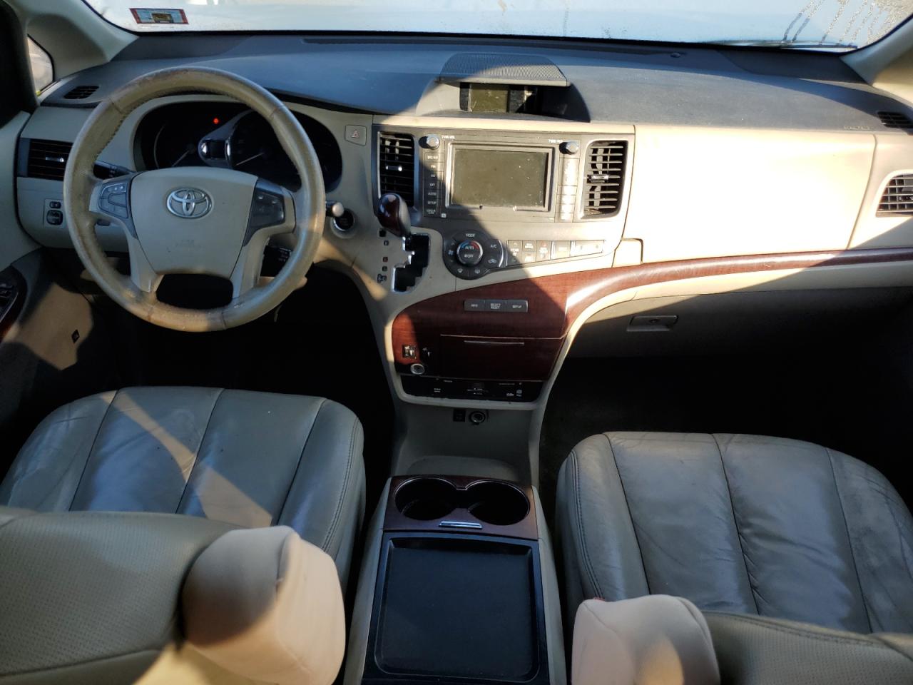 2011 Toyota Sienna Xle VIN: 5TDYK3DCXBS134677 Lot: 84698595