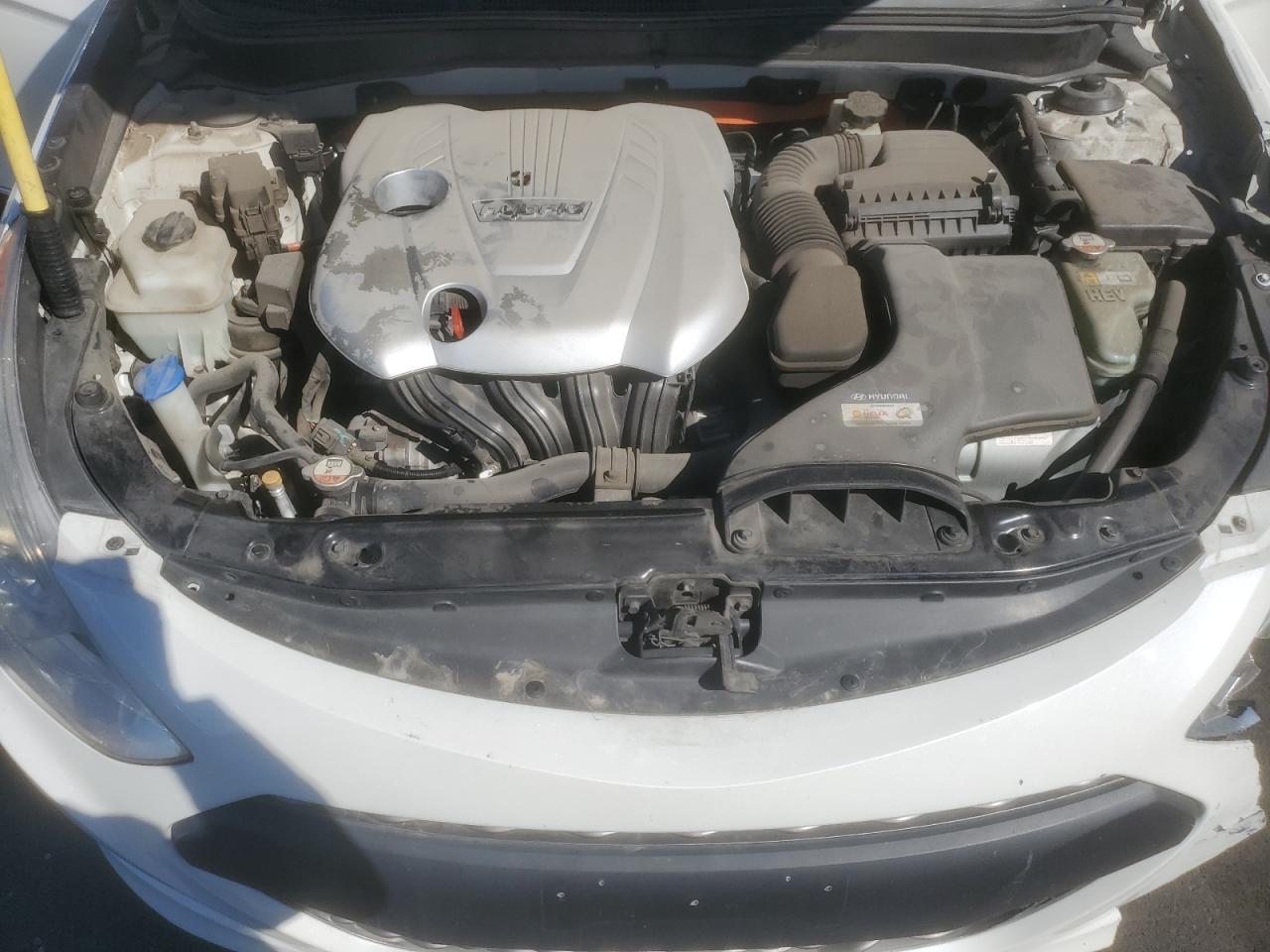 2015 Hyundai Sonata Hybrid VIN: KMHEC4A49FA121419 Lot: 84250425