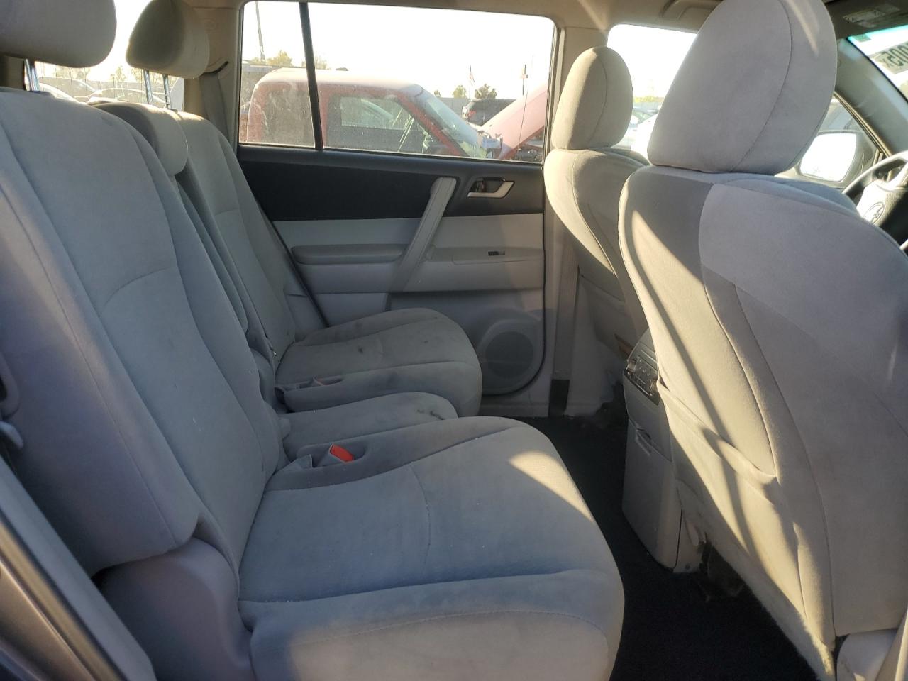 2011 Toyota Highlander Base VIN: 5TDZK3EH9BS032270 Lot: 85844005