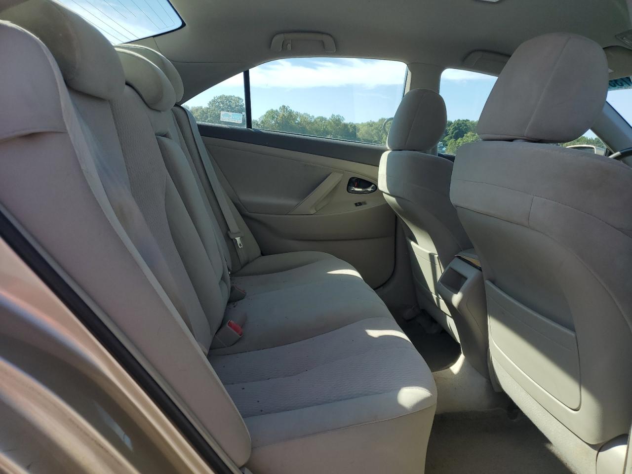 2011 Toyota Camry Base VIN: 4T1BF3EK8BU165806 Lot: 81987355