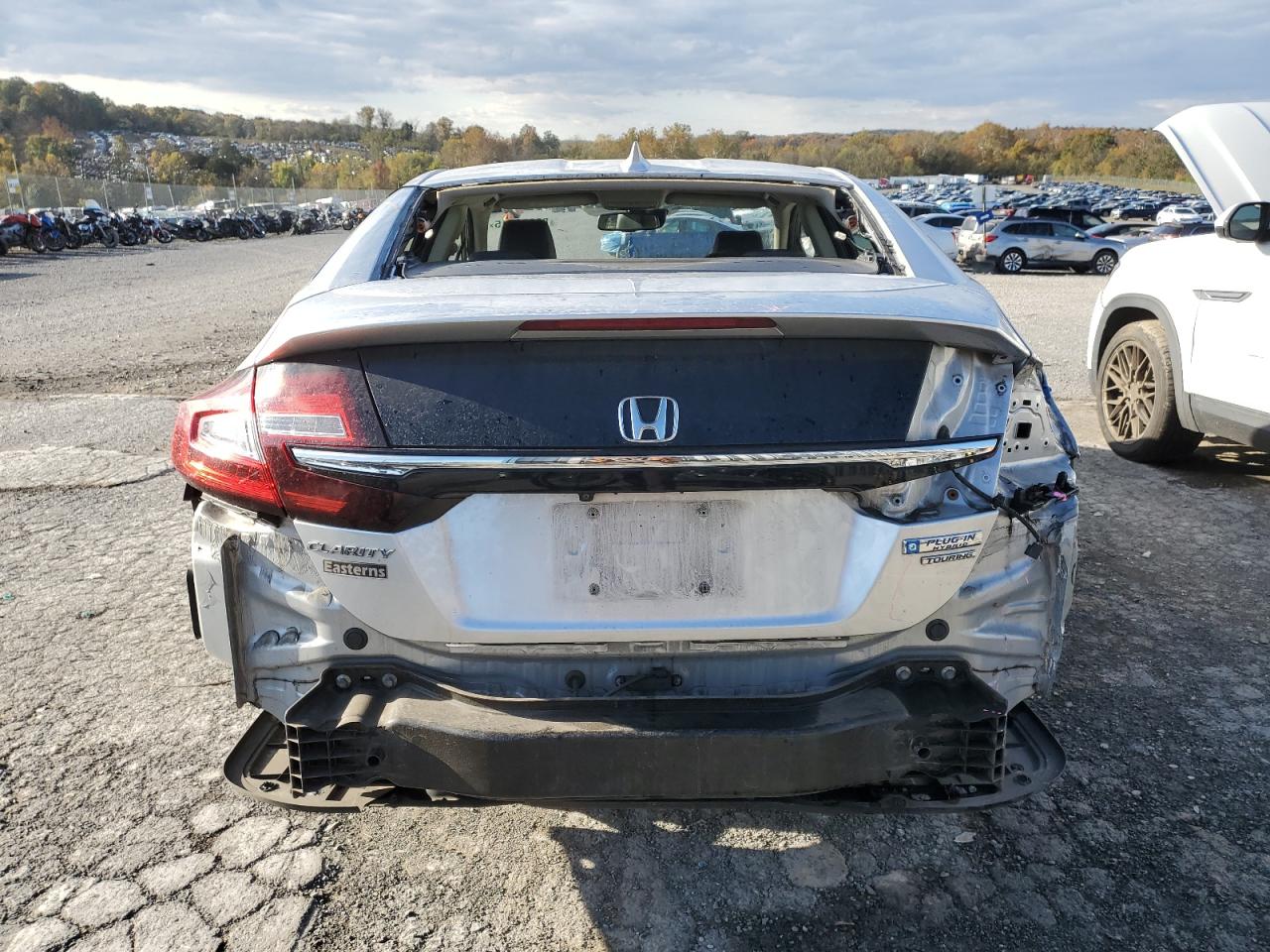 2018 Honda Clarity Touring VIN: JHMZC5F39JC011994 Lot: 82653715