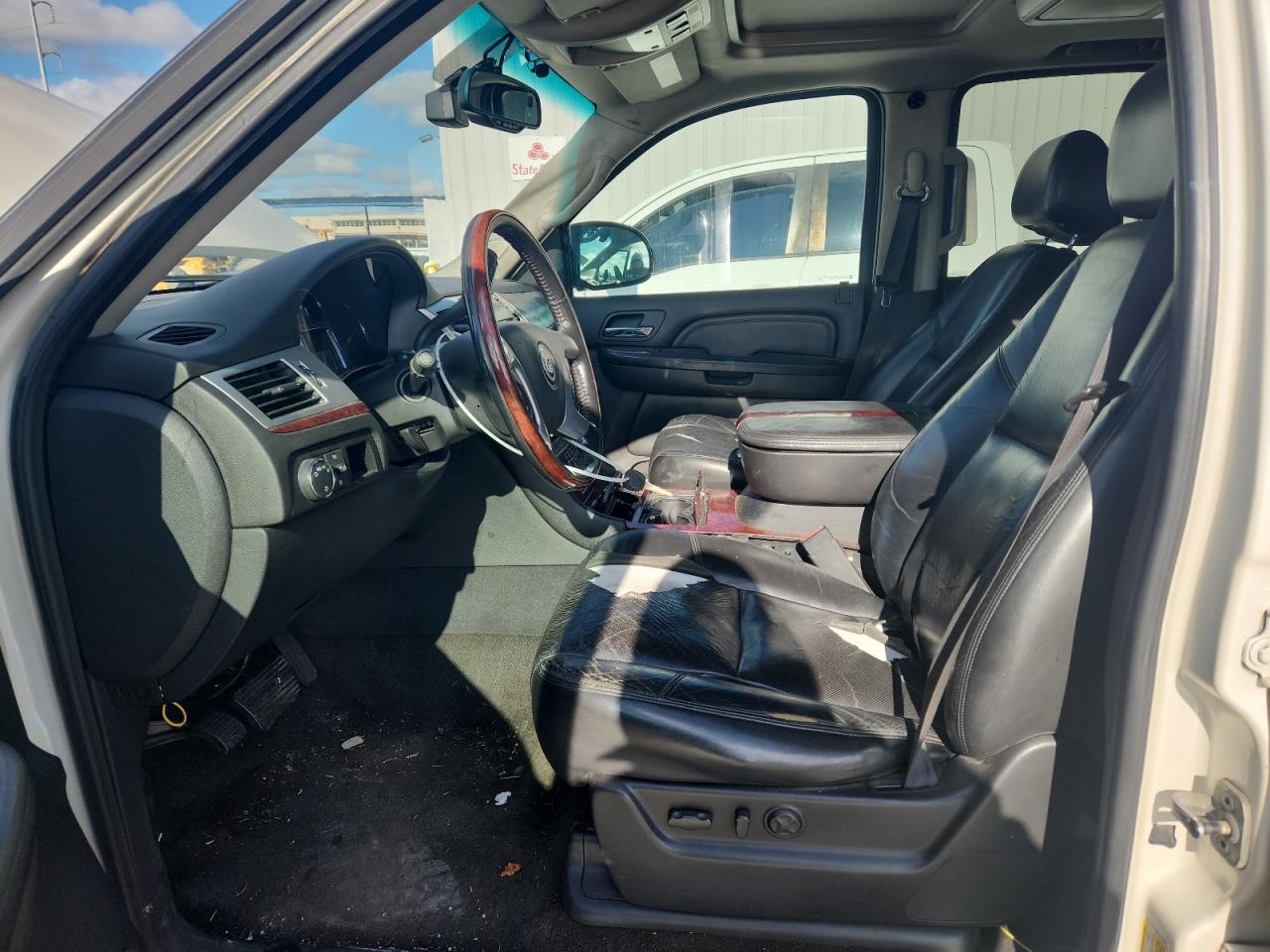 2008 Cadillac Escalade Luxury VIN: 1GYFK63878R105936 Lot: 90721875