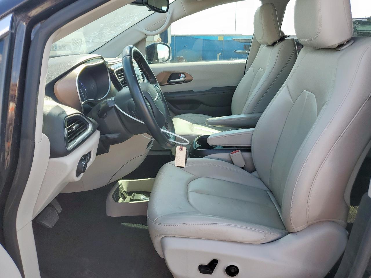 2017 Chrysler Pacifica Touring L VIN: 2C4RC1BG6HR670023 Lot: 84070835