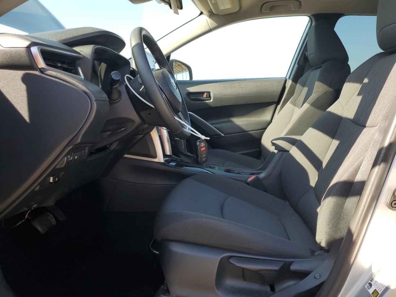 2022 Toyota Corolla Cross Le VIN: 7MUCAABG4NV025648 Lot: 84296755