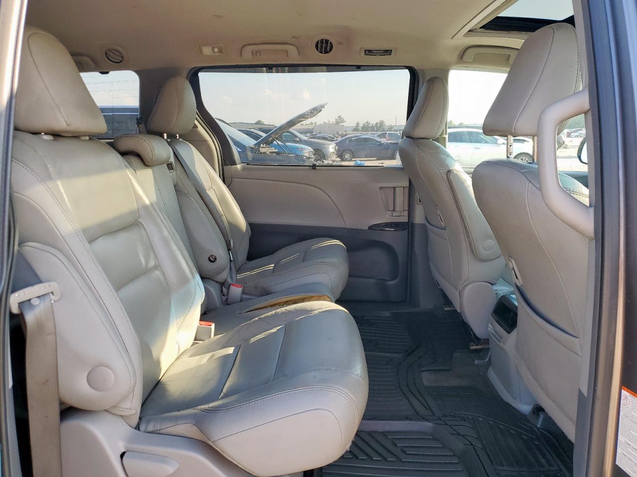 2017 Toyota Sienna Xle VIN: 5TDYZ3DC5HS802745 Lot: 85313025