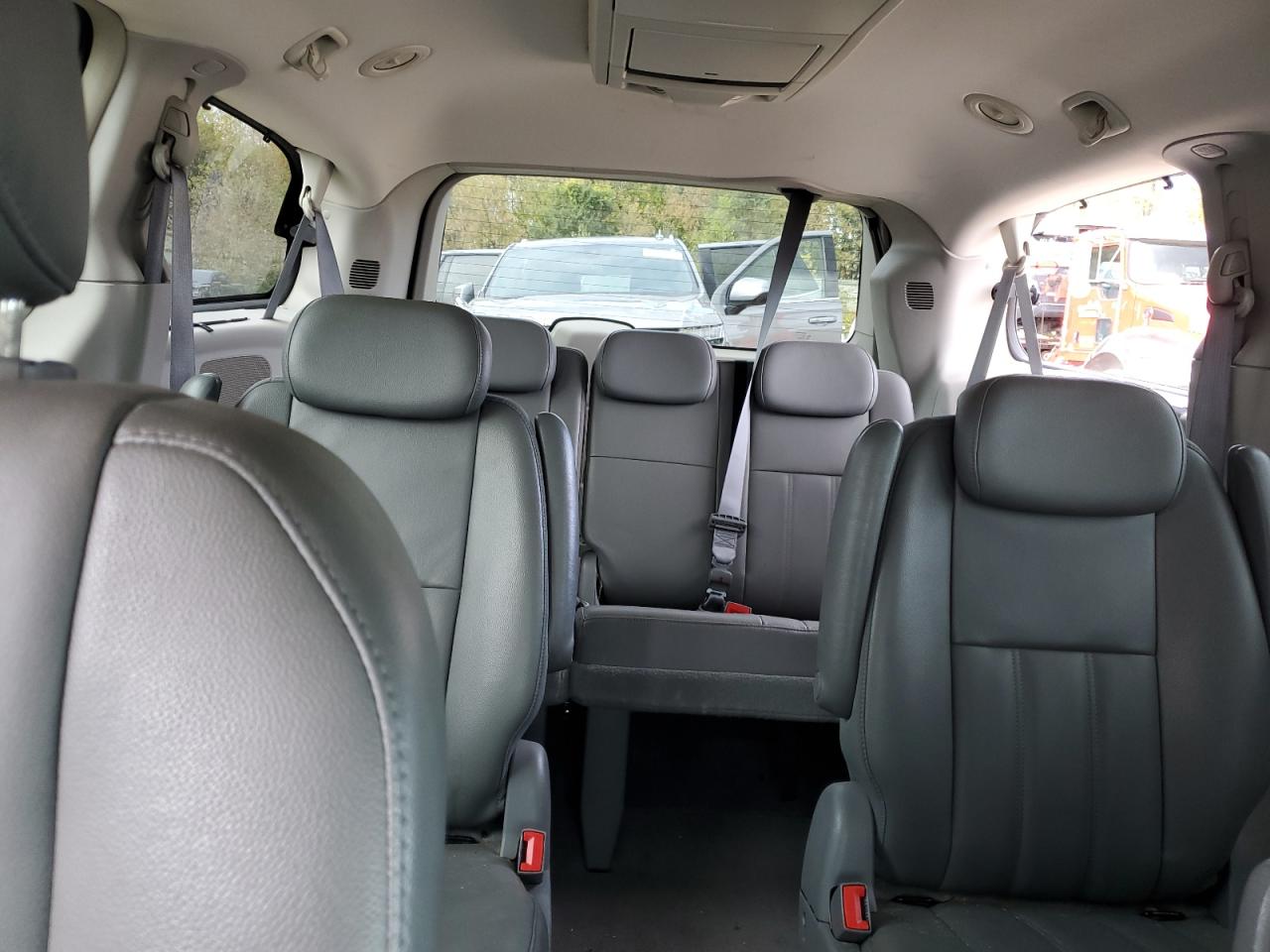 2010 Chrysler Town & Country Touring VIN: 2A4RR5D10AR129211 Lot: 86691185