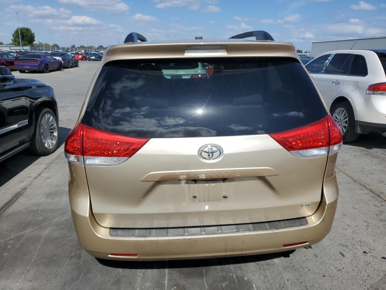 2011 Toyota Sienna Le VIN: 5TDKK3DC0BS130336 Lot: 85000875